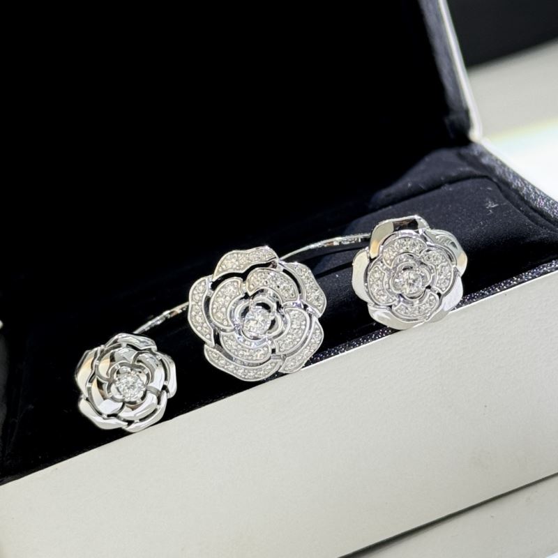 Ch**el rings
